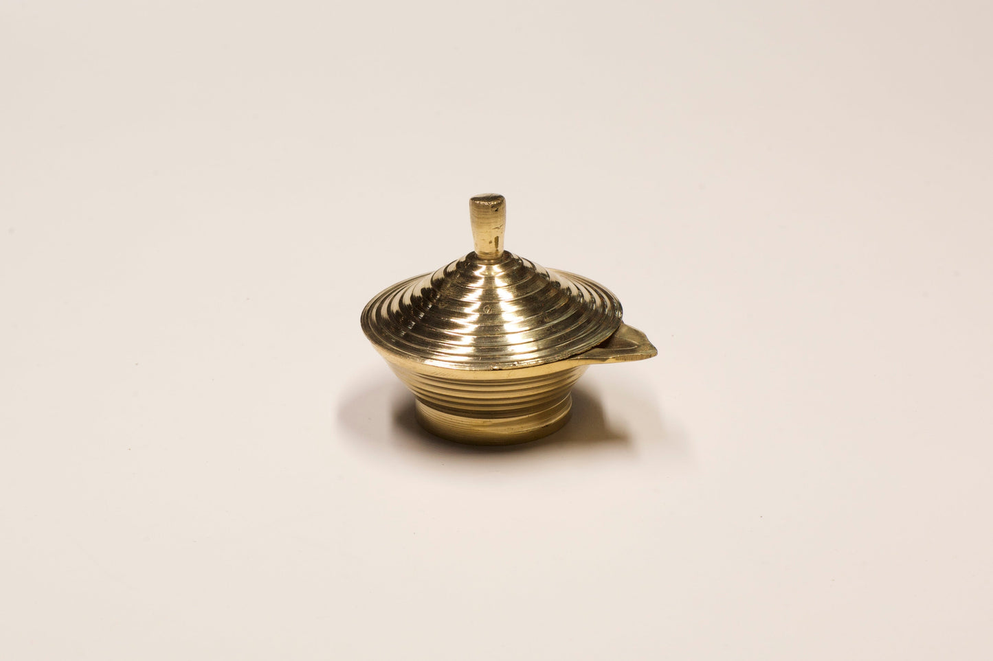 Small Brass Oil Lamp – Traditional Puja Diya for Meditation, Altar & Home Decor (Includes 20 Free Cotton Wicks)