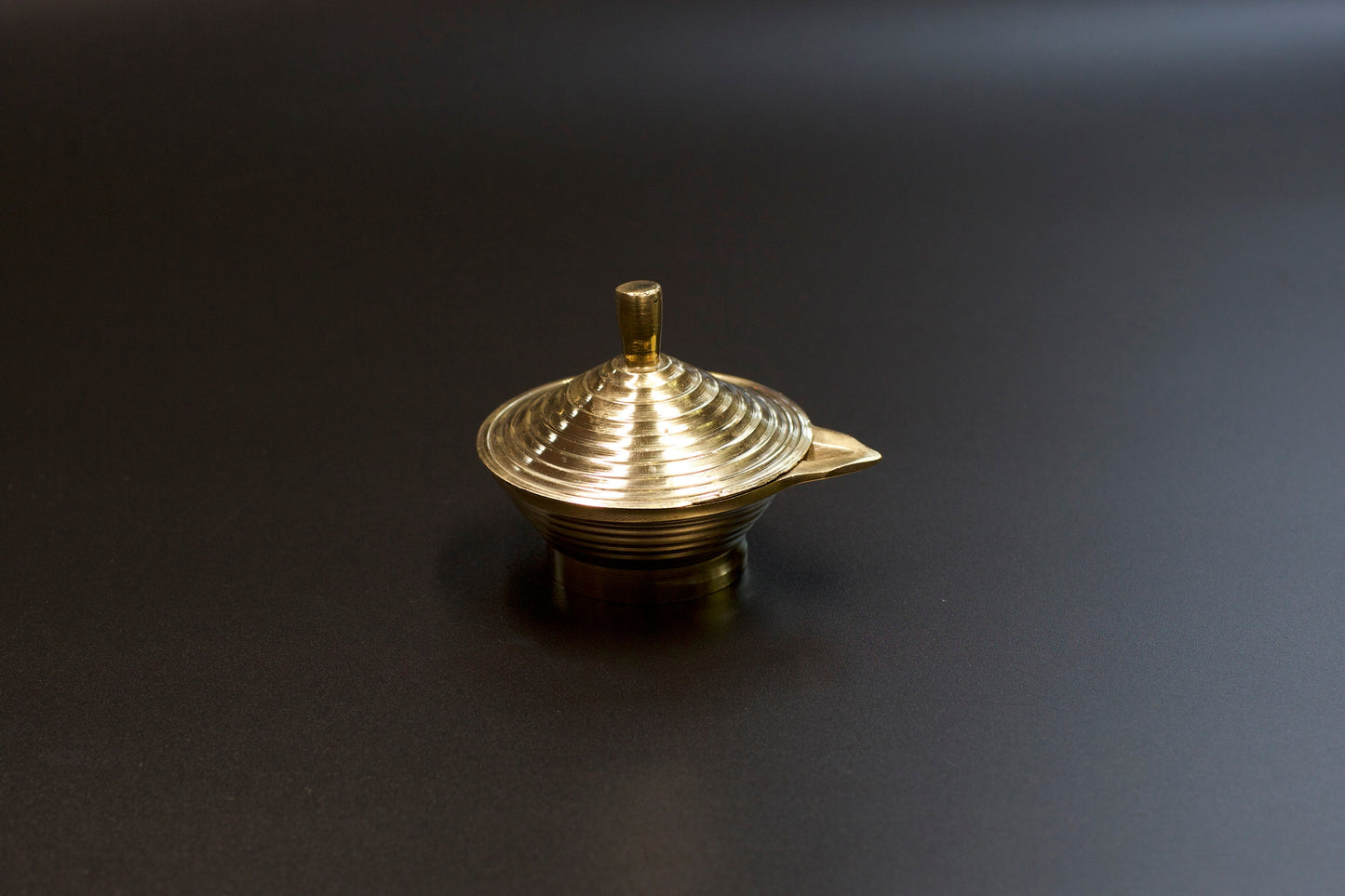 Small Brass Oil Lamp – Traditional Puja Diya for Meditation, Altar & Home Decor (Includes 20 Free Cotton Wicks)