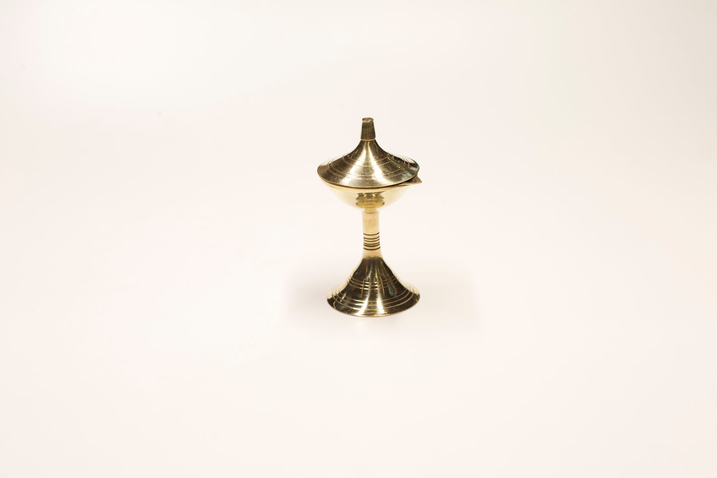 Brass Oil Lamp – Traditional Puja Diya for Meditation, Altar & Home Decor (Includes 20 Free Cotton Wicks) (Copy)