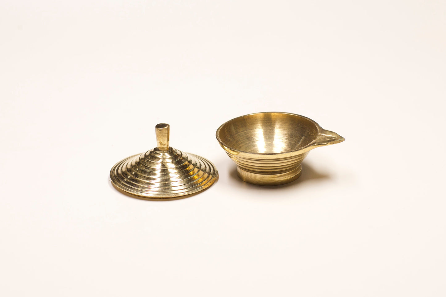 Small Brass Oil Lamp – Traditional Puja Diya for Meditation, Altar & Home Decor (Includes 20 Free Cotton Wicks)